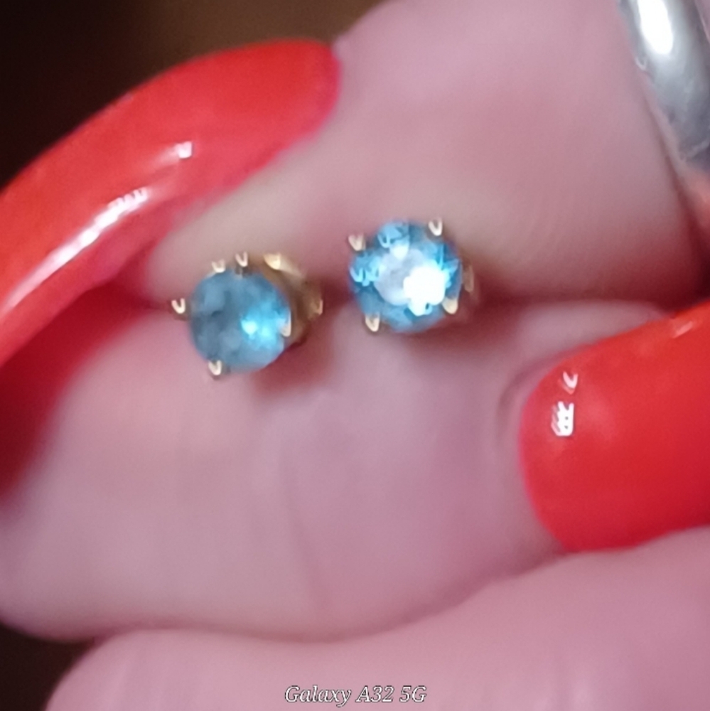 Solid 14K Yellow Gold And Blue Topaz Stud Earrings.